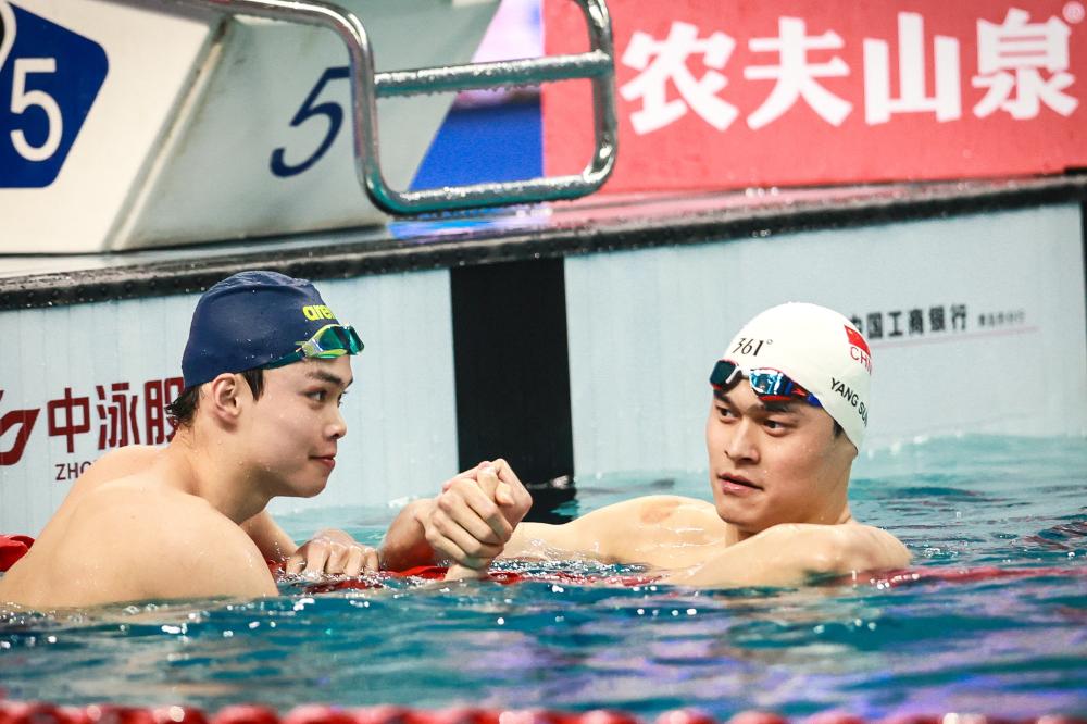 观战台：枪手苦战维拉+曼城遇黑马 梅西冲击生涯第47冠